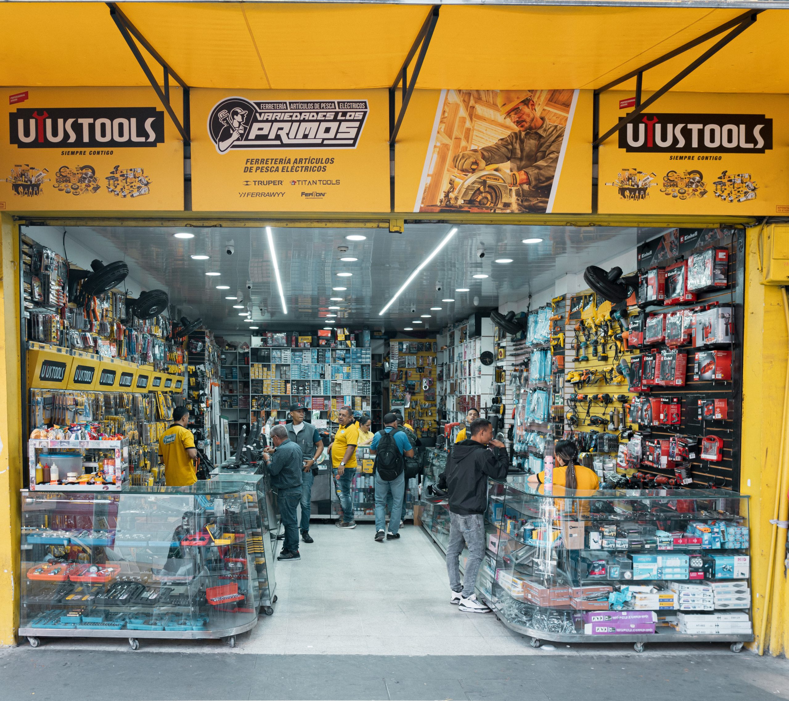 Herramientas de alta calidad y servicio con una amplia experiencia. Potencia tus proyectos con Los Primos, tu ferretería en Medellín cerca